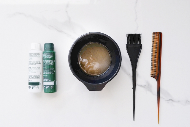 白髪染め「酸化染毛剤」