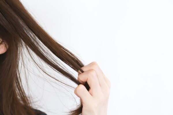 髪が傷むイメージ画像