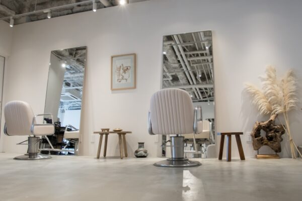 美容院での白髪染め