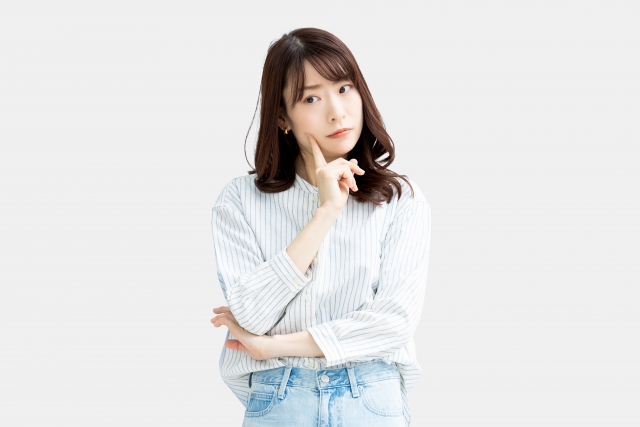 白髪染めの色落ちが早い原因と、40代女性の髪をツヤ髪に導くケア方法（CMC・ヘマチン配合シャンプーを使ったケアイメージ）